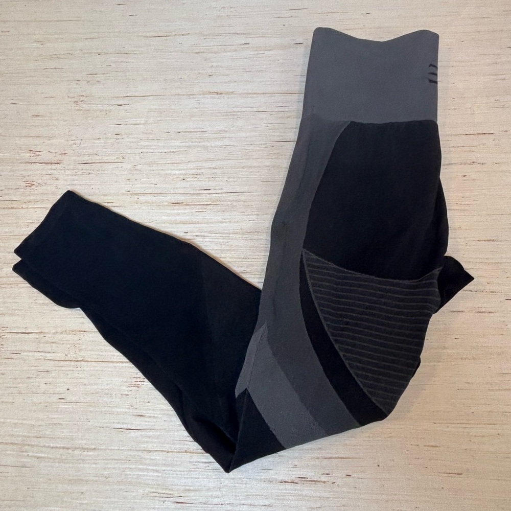 Engineered Life Seamless High Waisted Leggings Women’s Small Black Gray